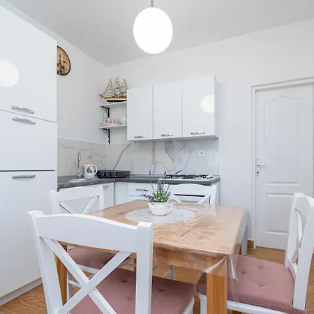 Apartament With Parking Space Povljana, Pag - 11516 *